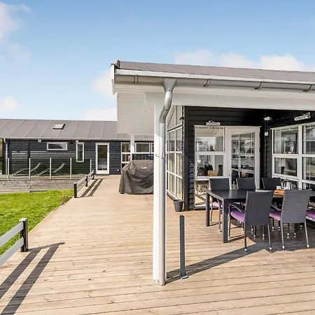 Five-bedroom In Rudkobing *