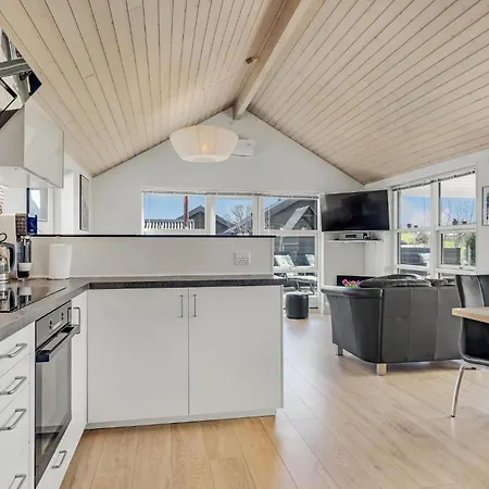 Дом отдыха Five-bedroom In Rudkobing *